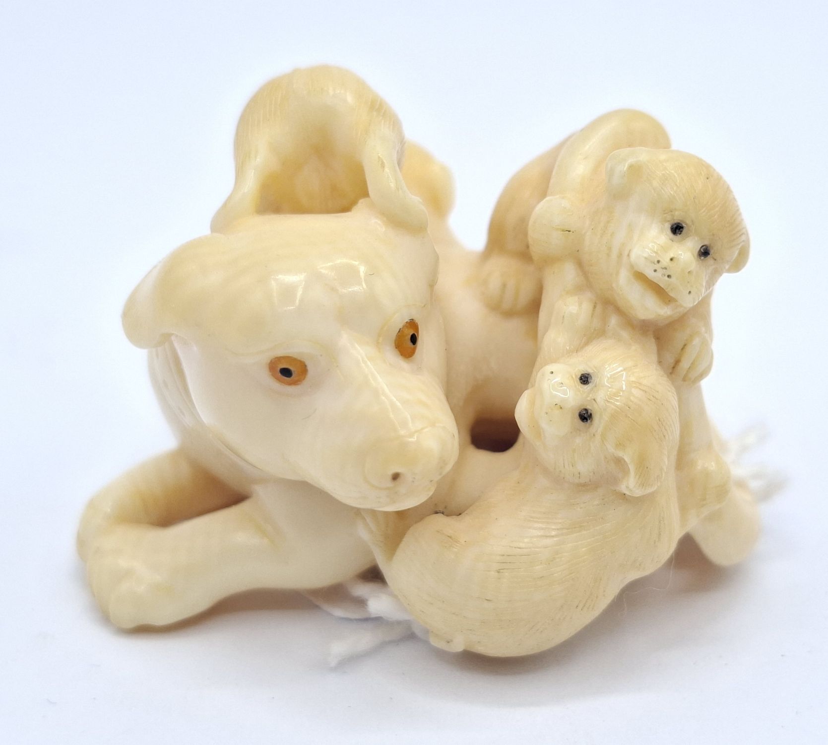 112 · JAPANESE CARVED IVORY NETSUKE