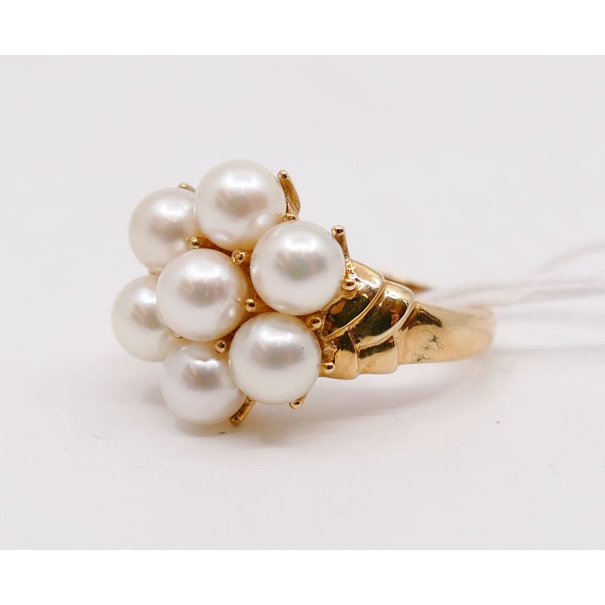 14K Gold & Pearl Ring. Size 7. Pearls 5mm each. 5.29g TW