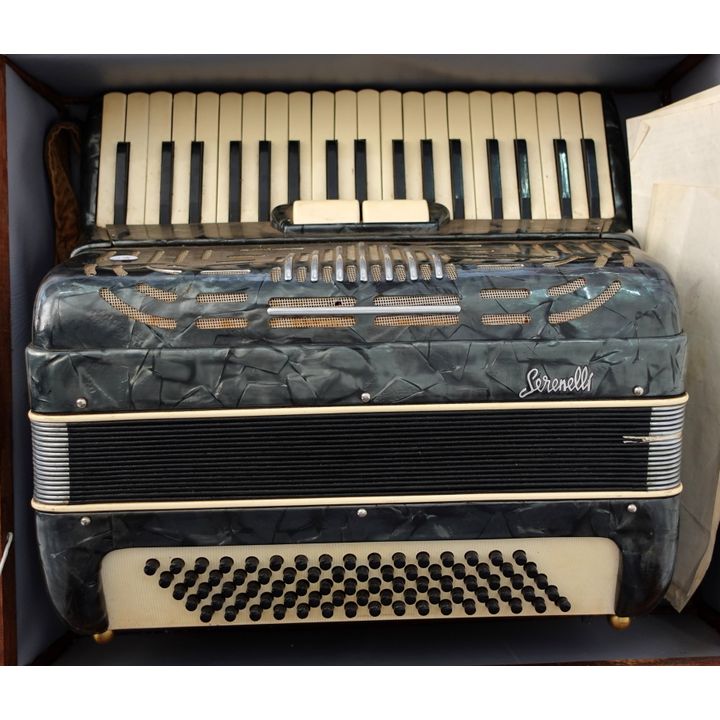 CASED ACCORDION