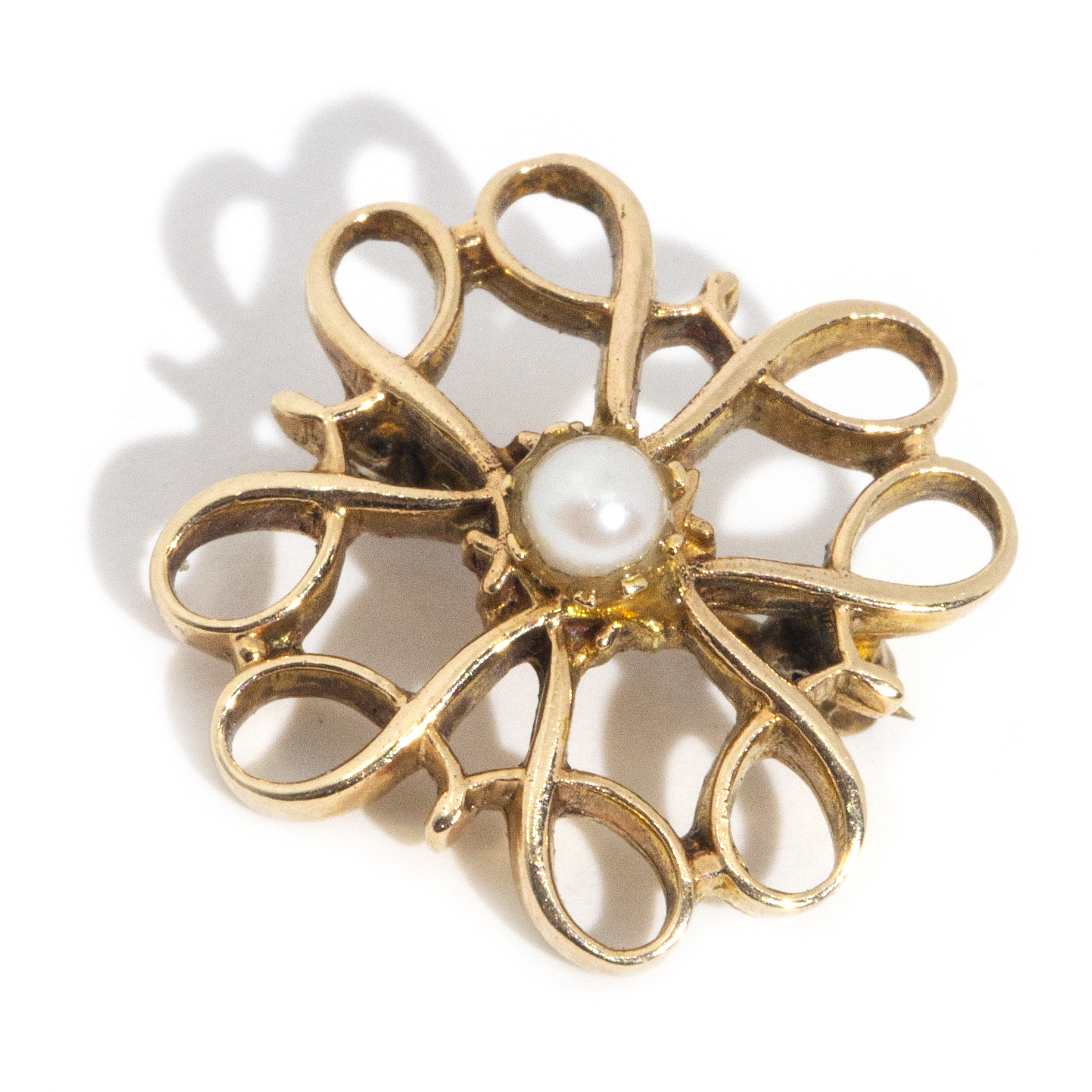 226 · 9 Carat Gold Pearl Brooch