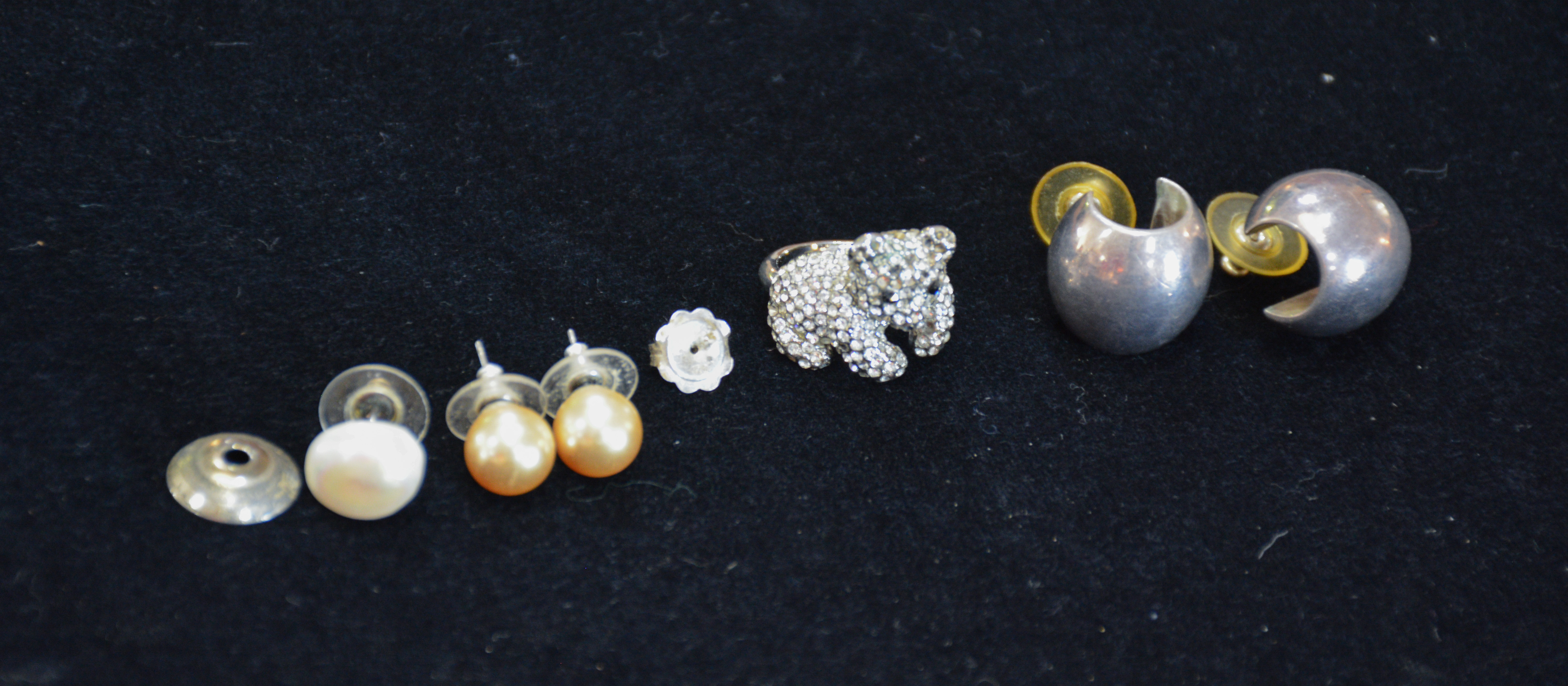 Earrings Collection Incl Pearls and One 925 Set — NZ auction result