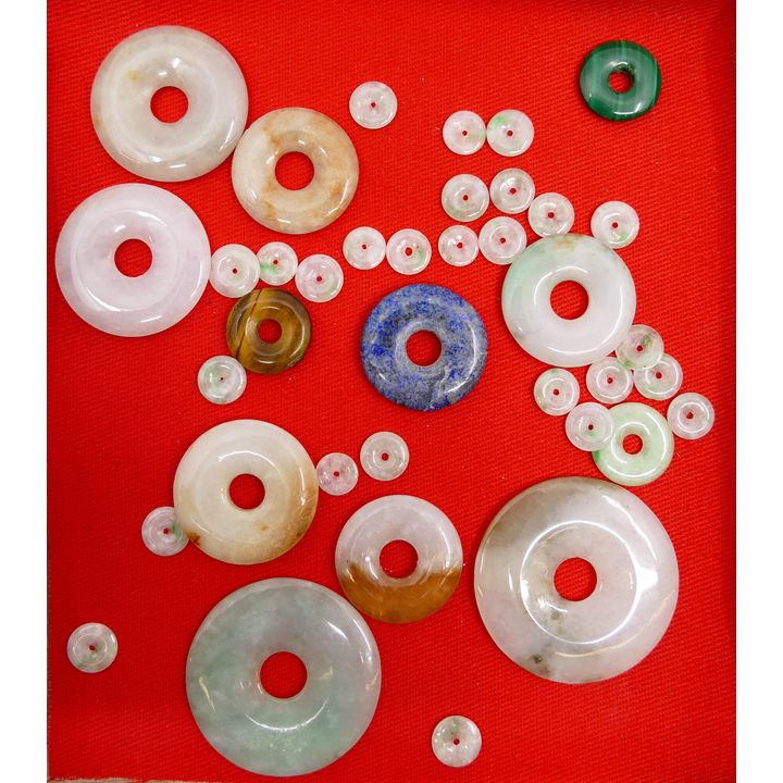 Box Chinese Jade & Hard Stone Bi Discs- .25'' to 1.25'' (38pc approx)