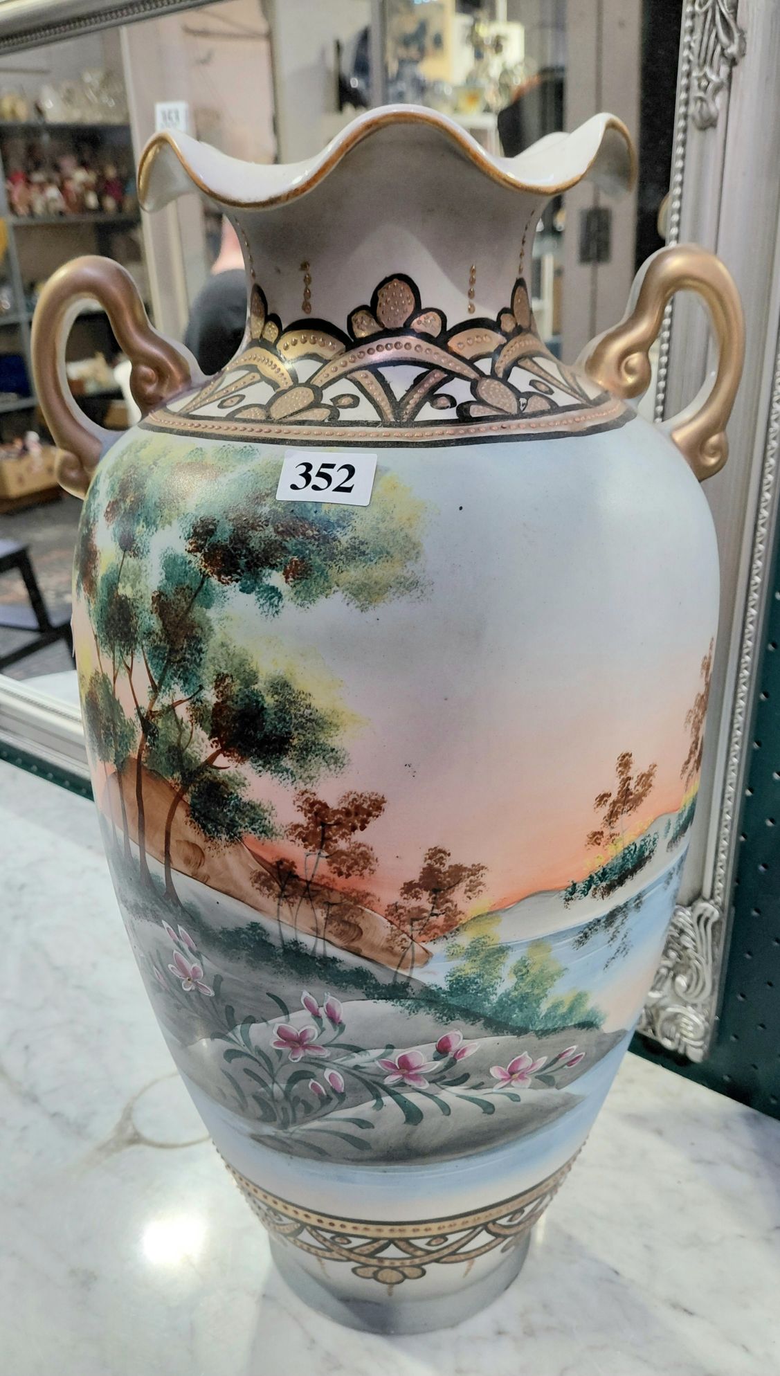 352 · NIPPON CERAMIC VASE