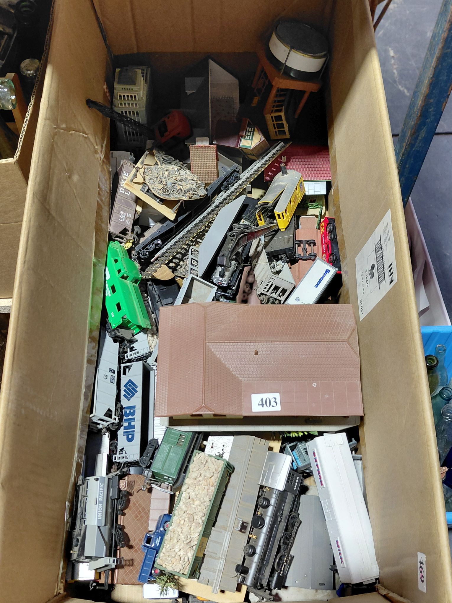 403 · MODEL TRAINS HO SCALE