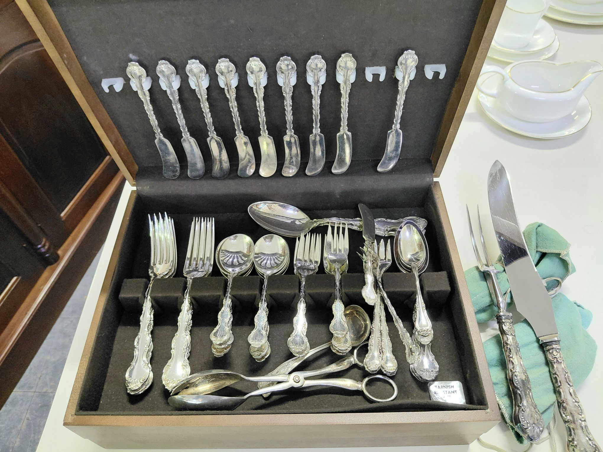 81 · SILVERPLATED CUTLERY