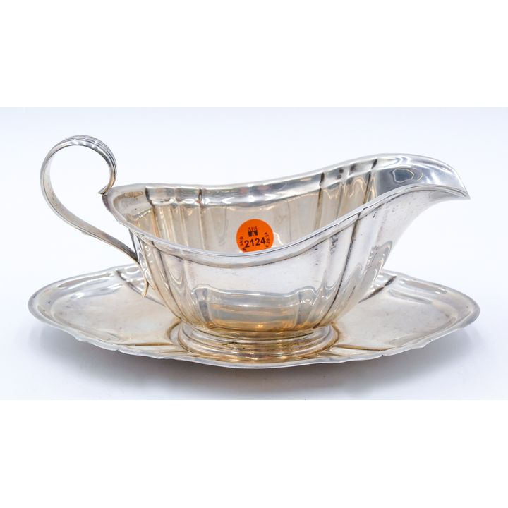 Gorham ''Chippendale'' Sterling Gravy Boat with Undertray