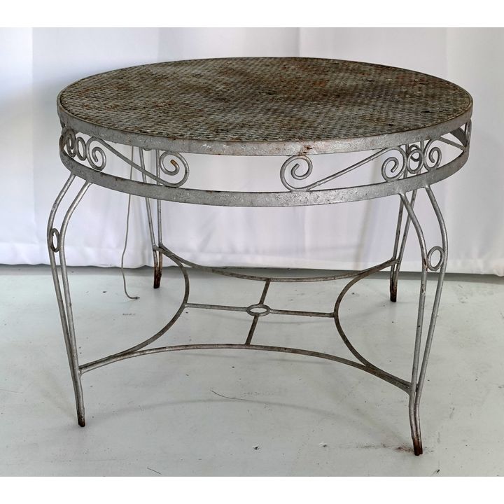 METAL OUTDOOR TABLE
