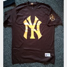 NY YANKEES BROWN / GOLD HEAVYWEIGHT TSHIRT - L - 51634/2762