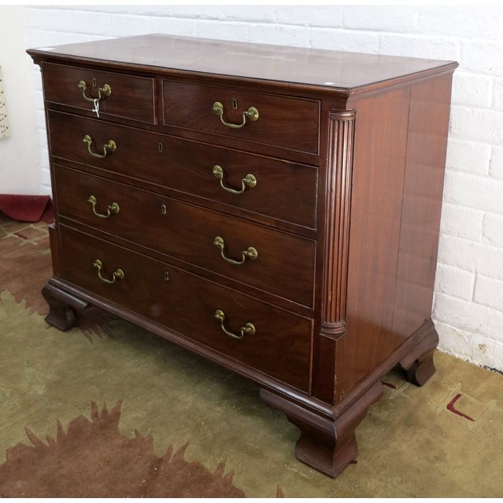GEORGE III MAHOGANY CHEST OF DRAWERS
