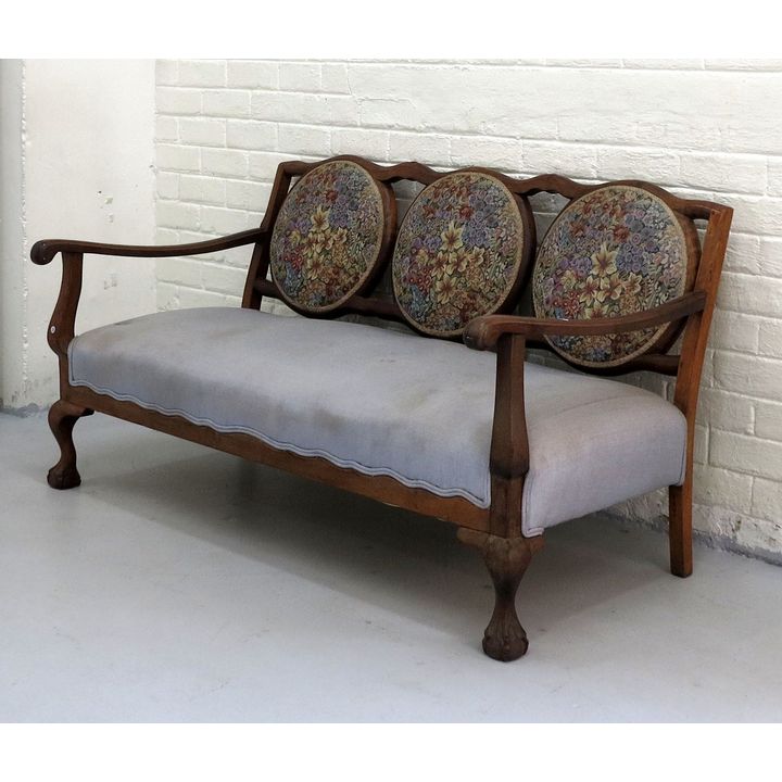 UPHOLSTERED SETTEE