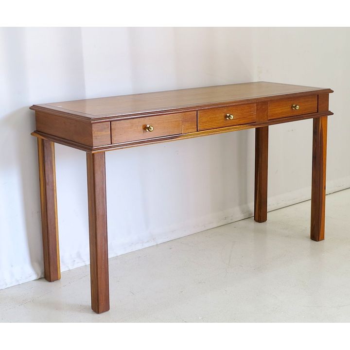 THREE-DRAWER SERVER