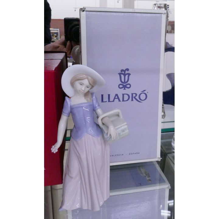 Lladro 6489 'Tailor Made' Figure in Box