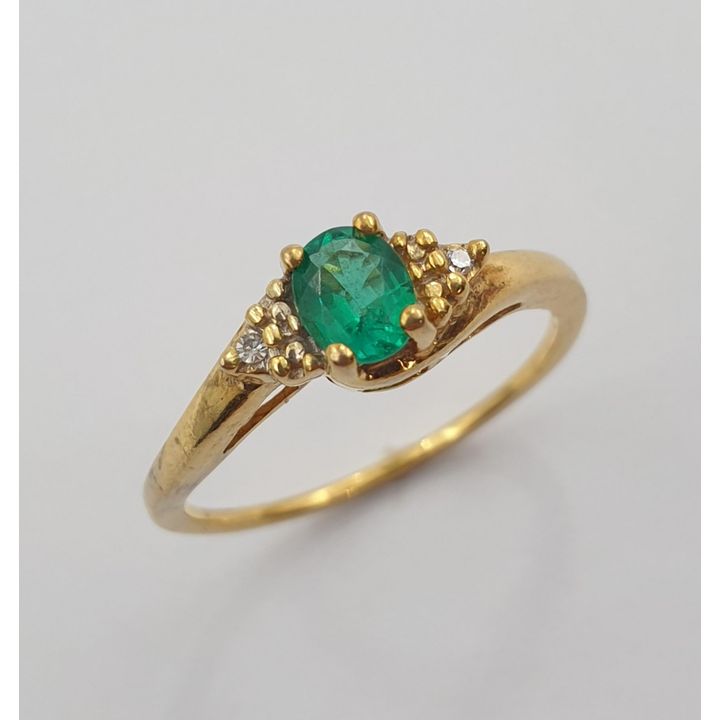 9ct Y/G Emerald & Diamond Ring