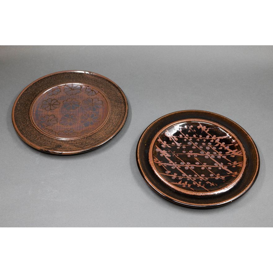 Graeme Storm - Two stoneware dishes