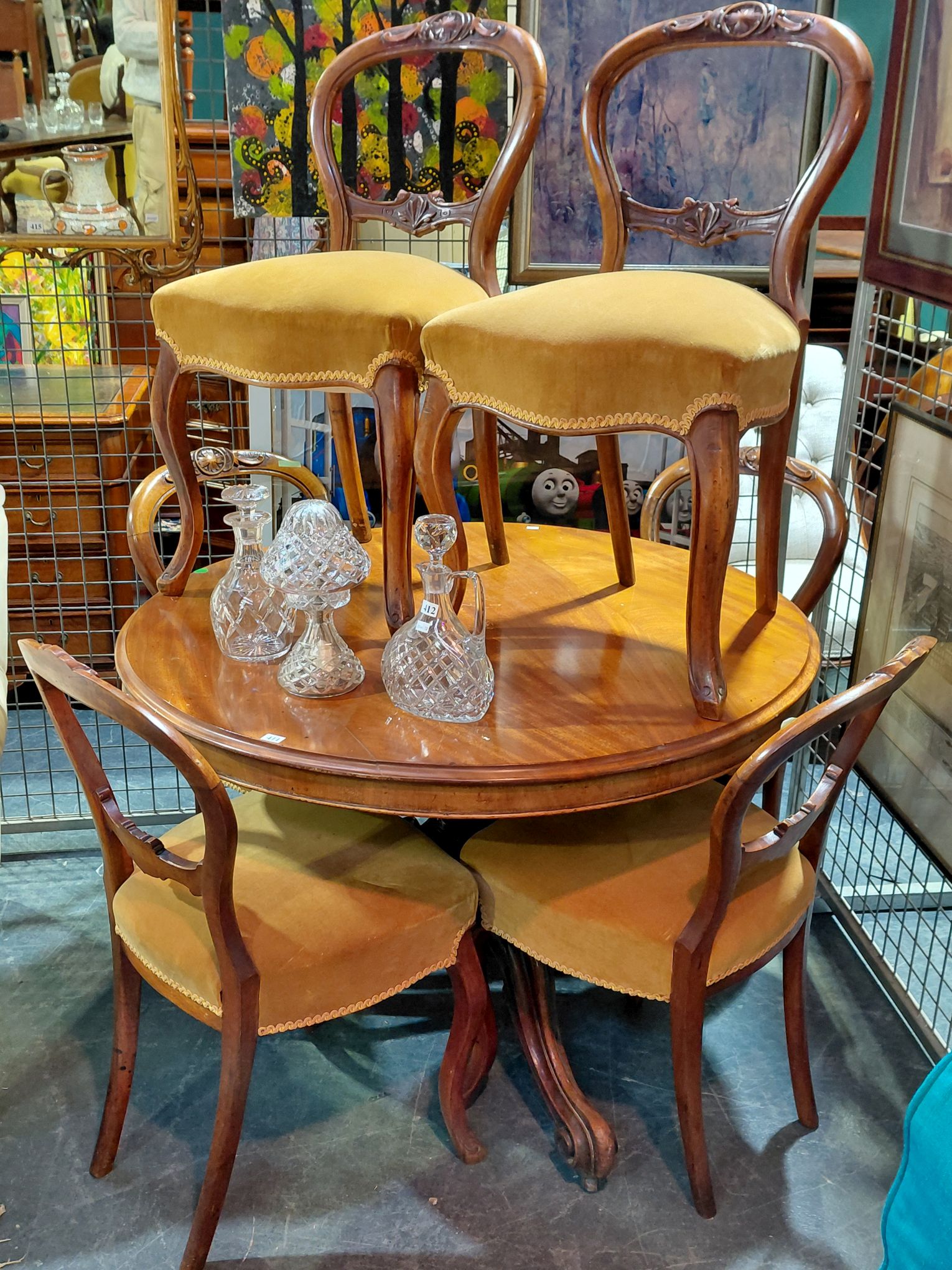 411 · MAHOGANY TABLE AND CHAIRS