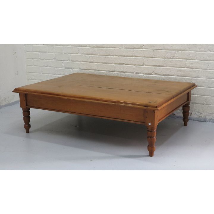 LARGE OREGON PINE COFFEE TABLE