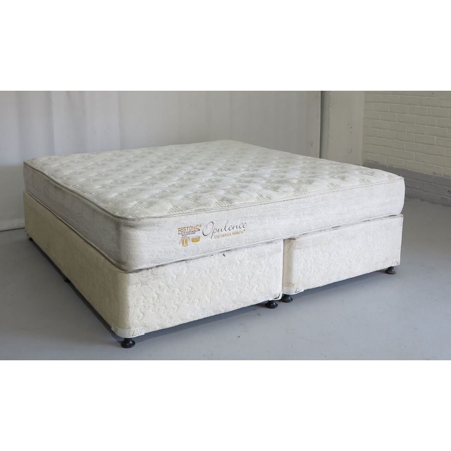 KINGSIZE MATTRESS AND BASE