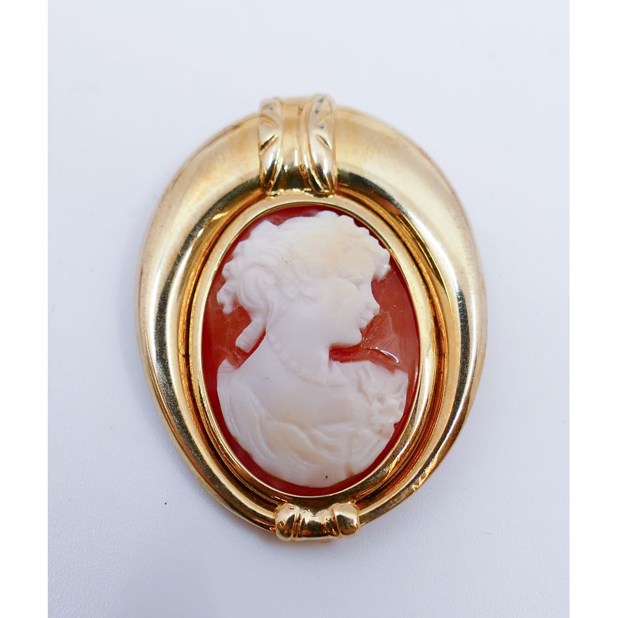 Milor Italy 14K Gold Carved Ladies Portrait Cameo Brooch. 1.5''x1''. 7.14g TW