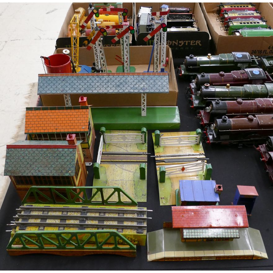 Large Group Hornby Train Stations and Accessories