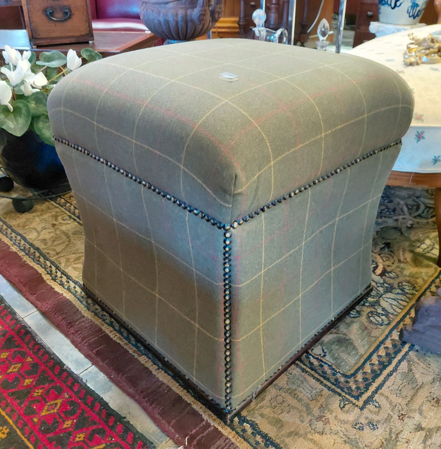 70 · UPHOLSTERED STOOL