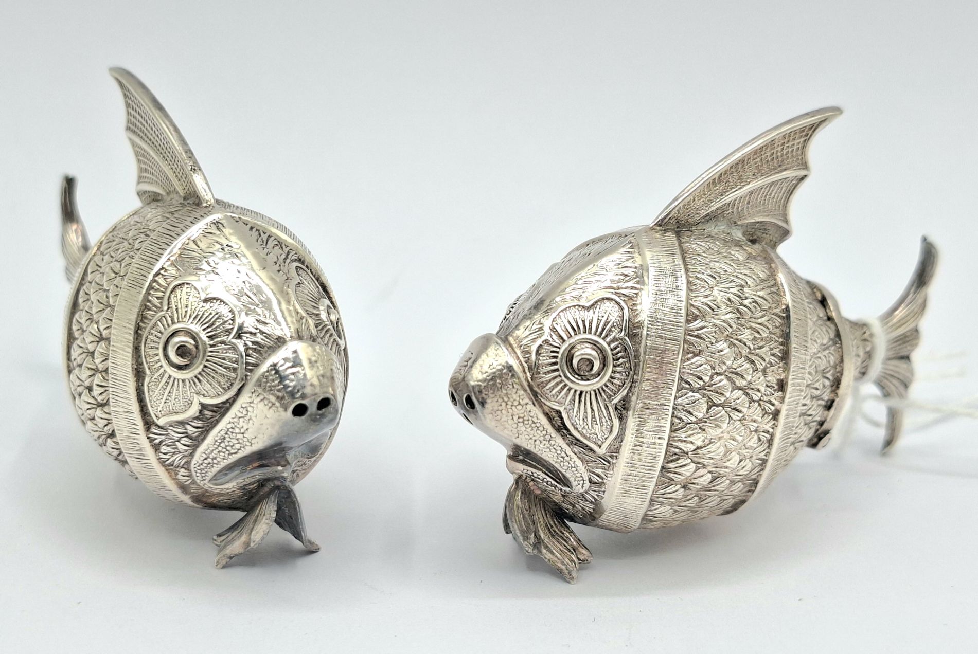 14 · 800 SILVER FISH CONDIMENTS