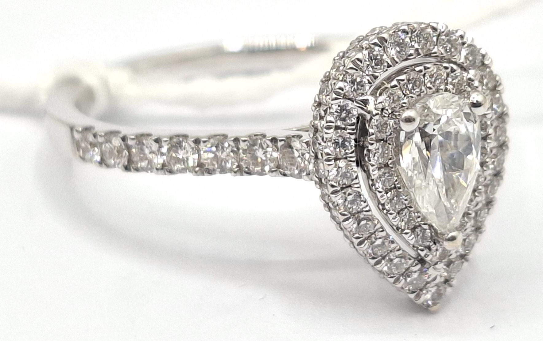 342 · 18CT GOLD DIAMOND RING