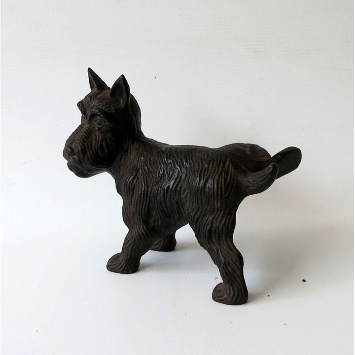 CAST IRON PEEING DOG