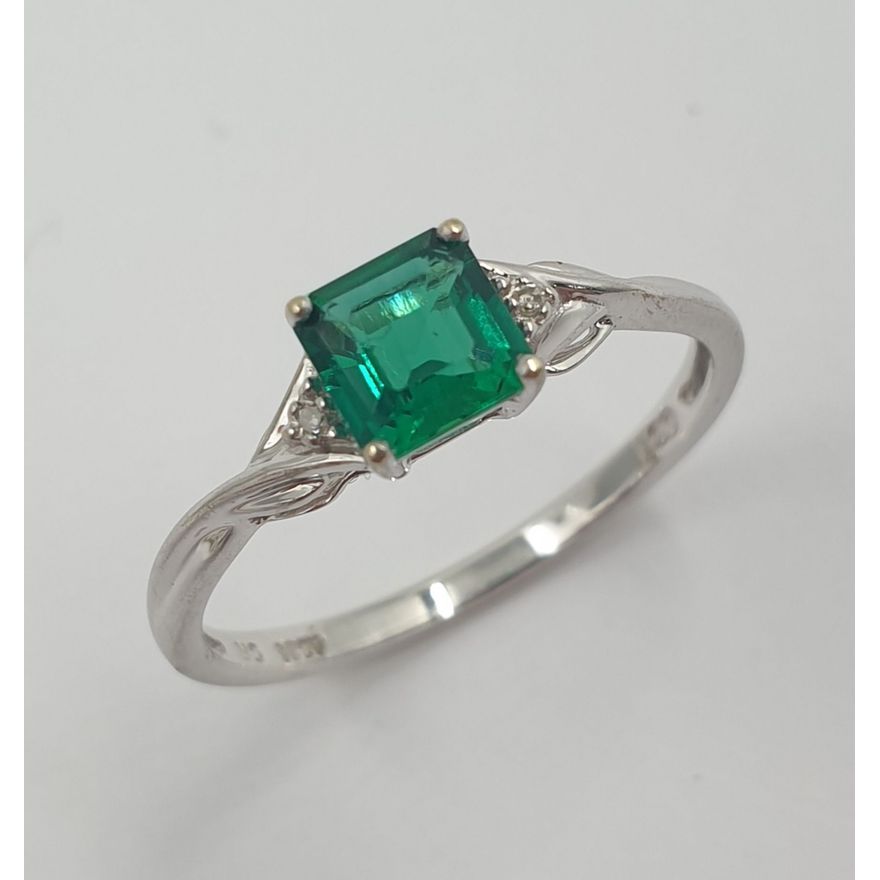 9ct W/G Emerald & Diamond Ring