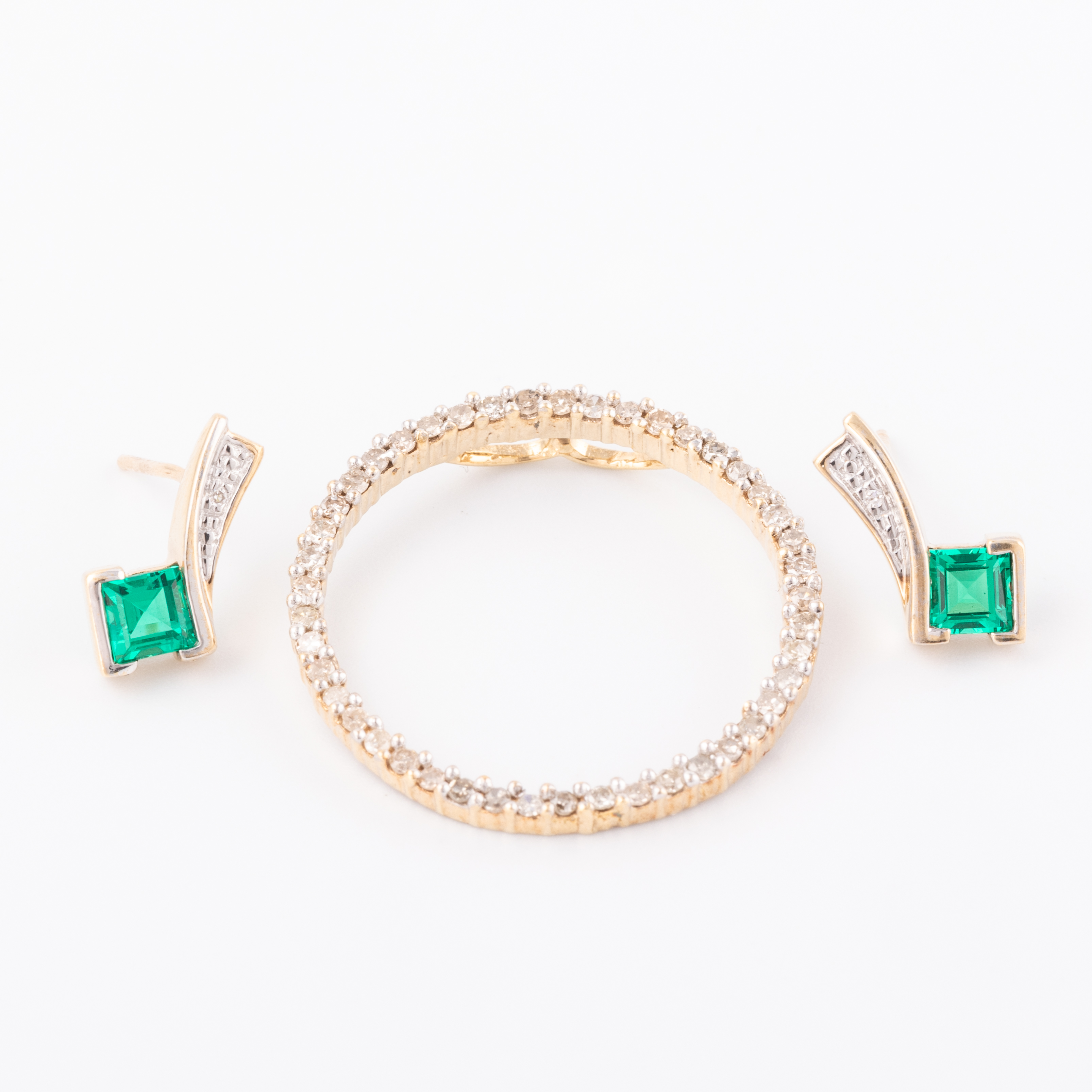 10ct Gold Pendant & 9ct Gold Earrings