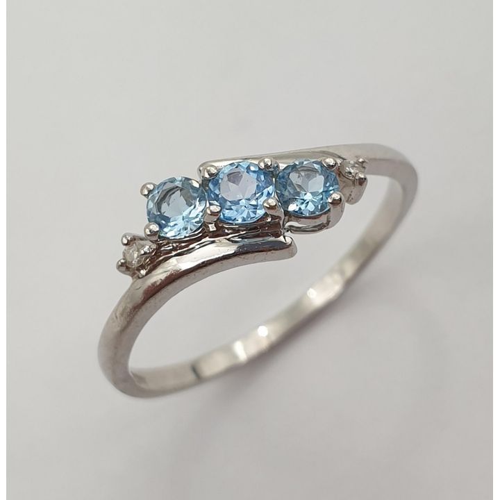 9ct W/G Topaz & Diamond Dress Ring