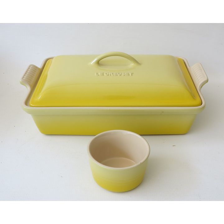 LE CREUSET STONEWARE CASSEROLE DISH, COVER AND RAMEKIN