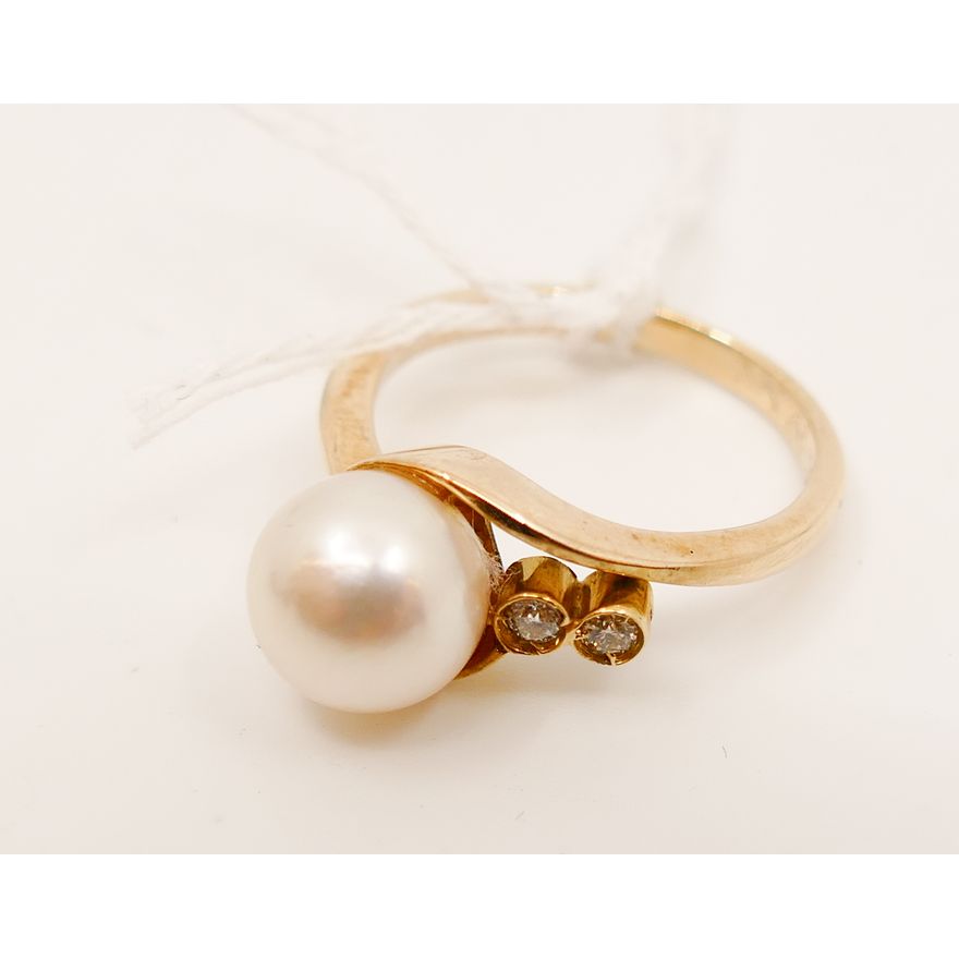 Ladies 14K Pearl and Diamond Ring- 9mm- Size 6- 3.5g
