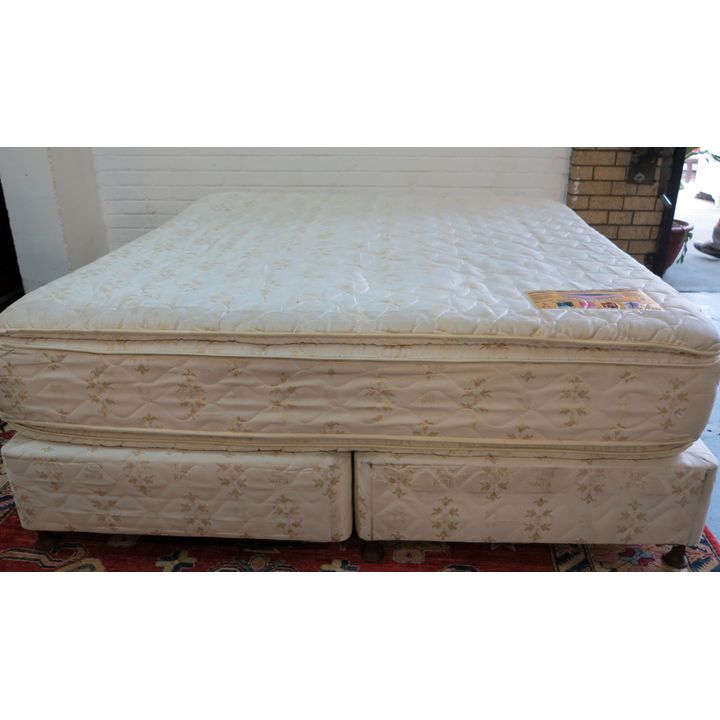 KING KOIL KINGSIZE MATTRESS AND BASES,