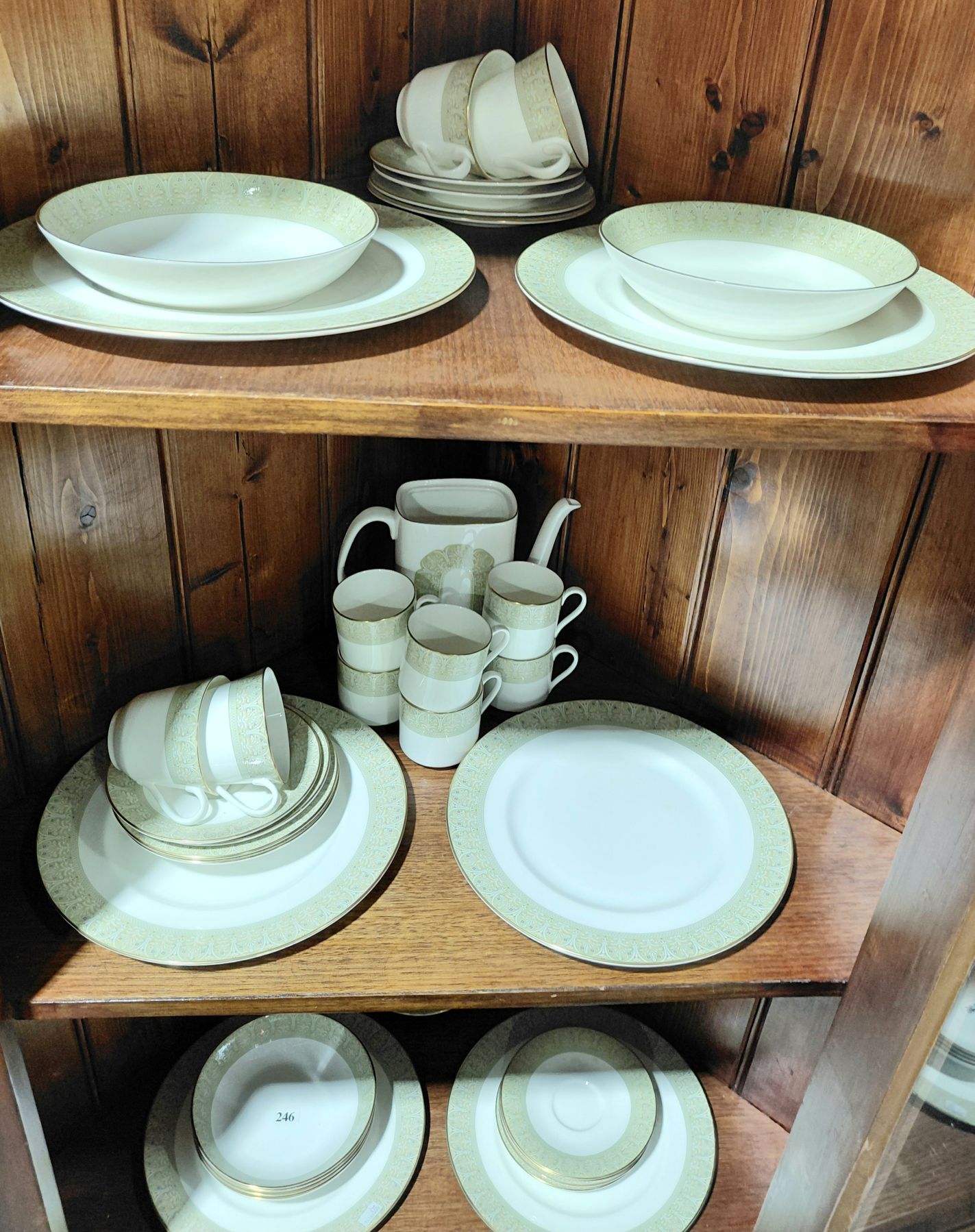 246 · ROYAL DOULTON DINNER SET