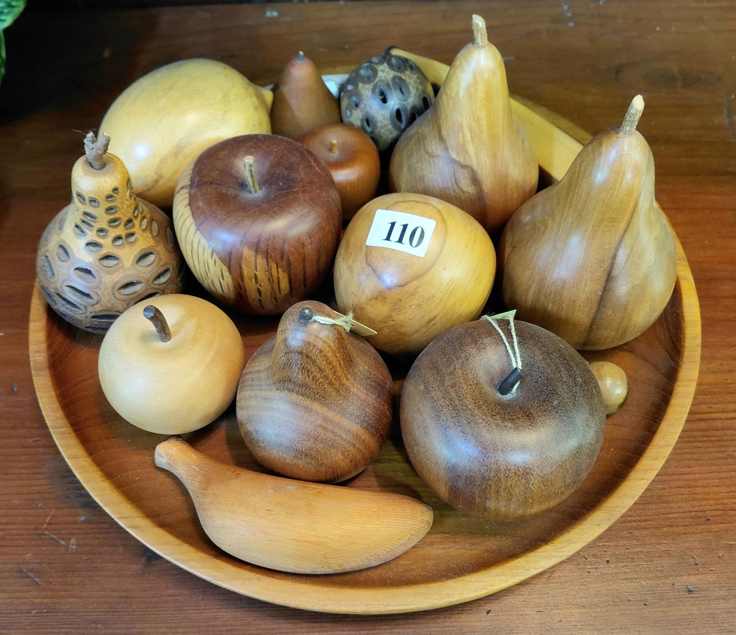 110 · TASMANIAN WOODEN FRUIT