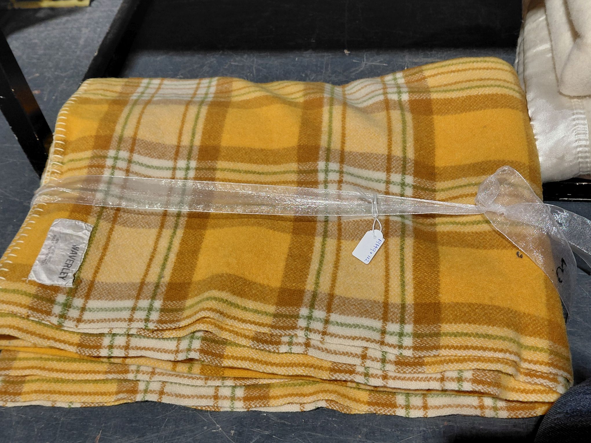 477 · VINTAGE WAVERLEY SINGLE BLANKET