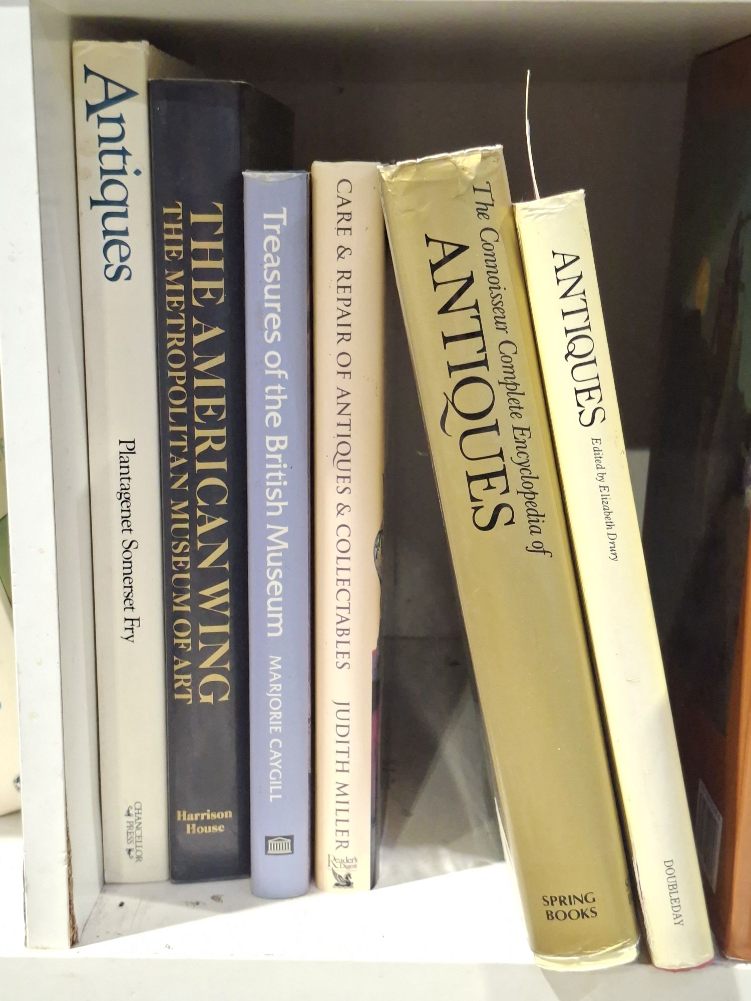 BOOKS - ANTIQUES AND MUSEUMS