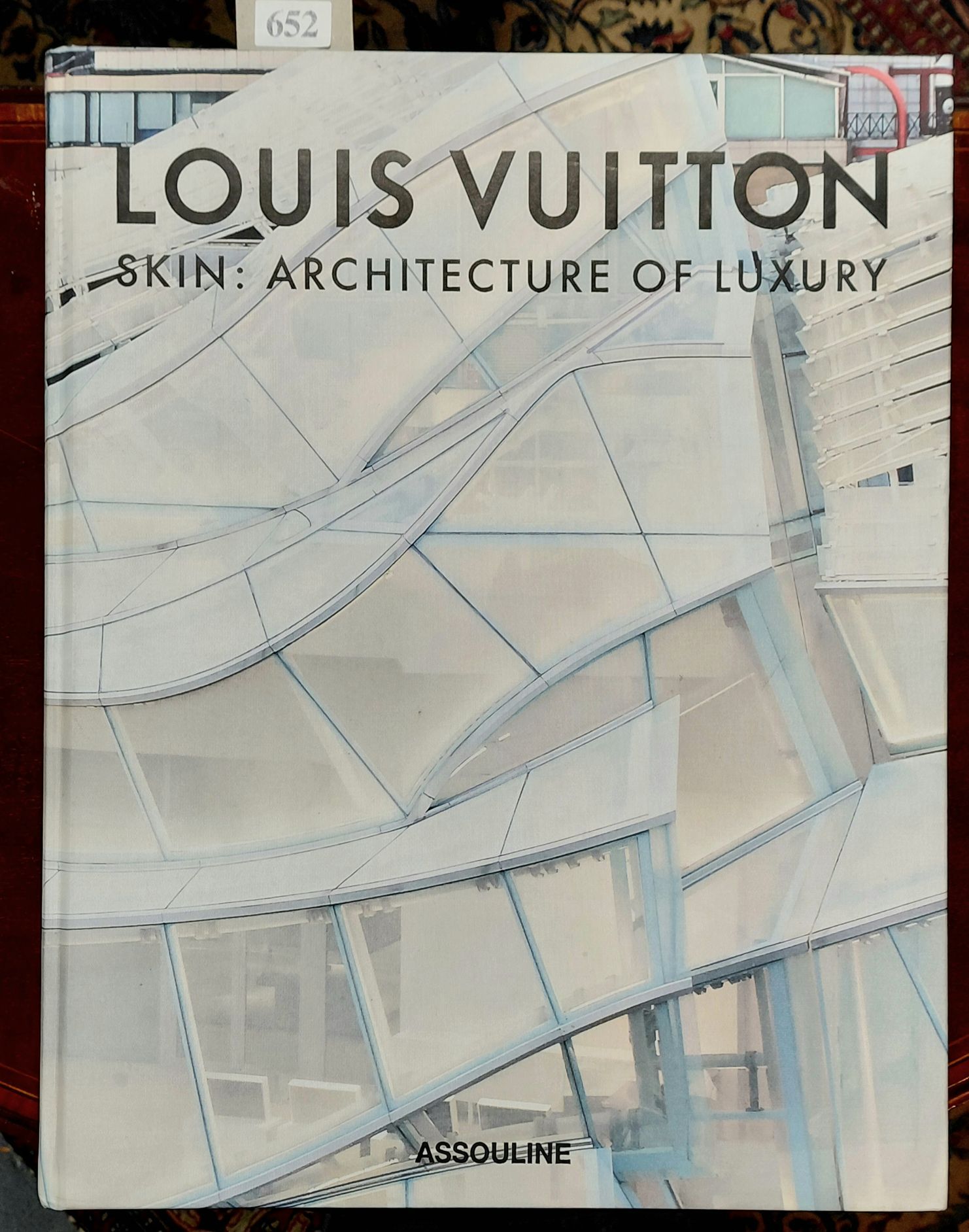 652 · LOUIS VUITTON