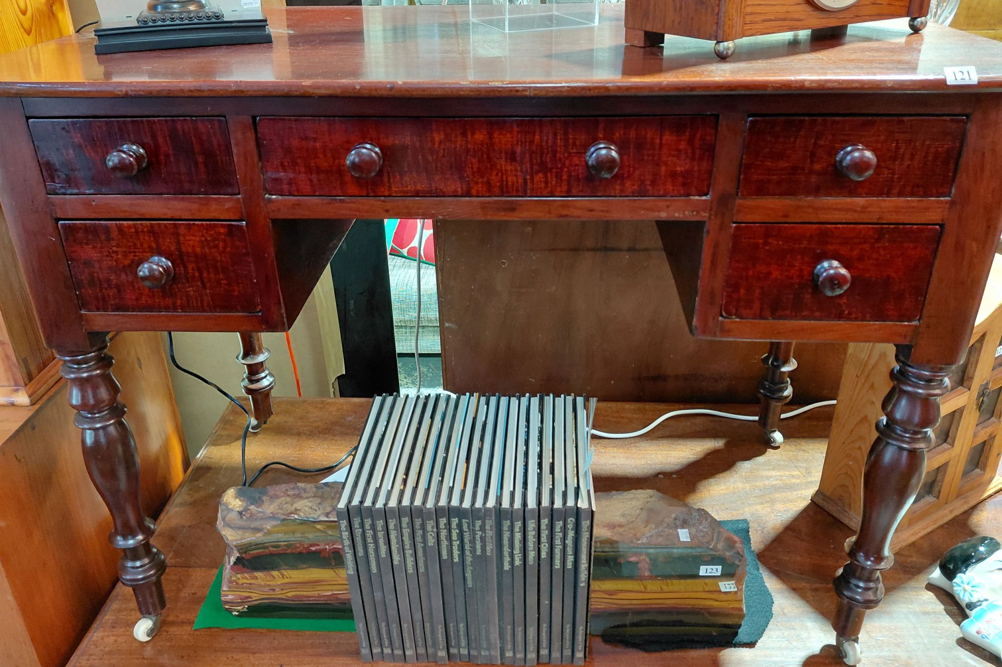 121 · AUSTRALIAN CEDAR LADIES DESK