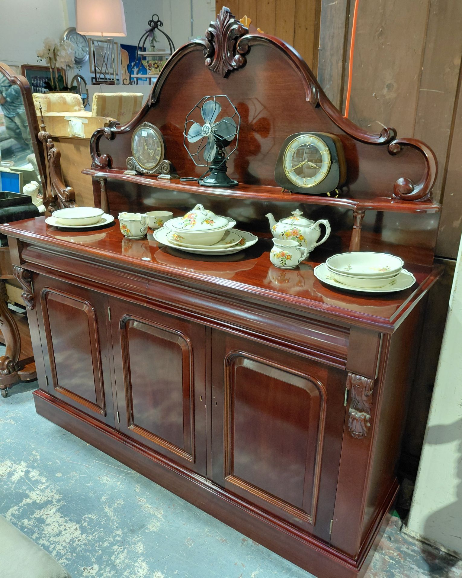 170 · MAHOGANY SIDEBOARD
