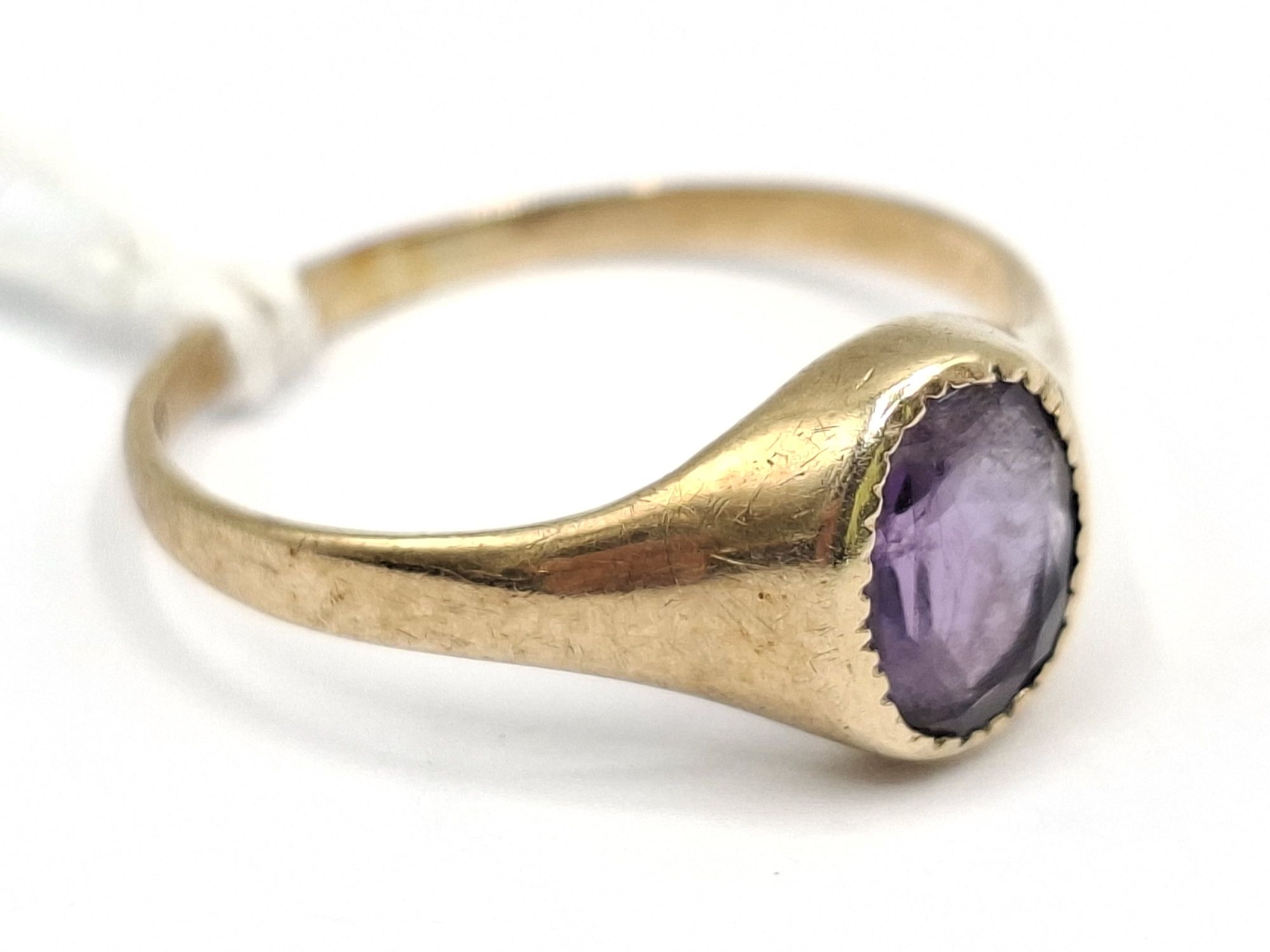1068 · 9CT GOLD AMETHYST RING