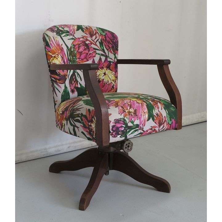 VINTAGE UPHOLSTERED SWIVEL CHAIR