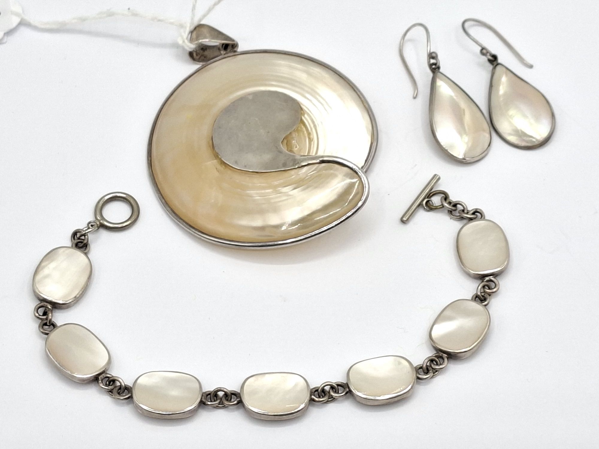 Silver And Pearl Jewellery Suite
