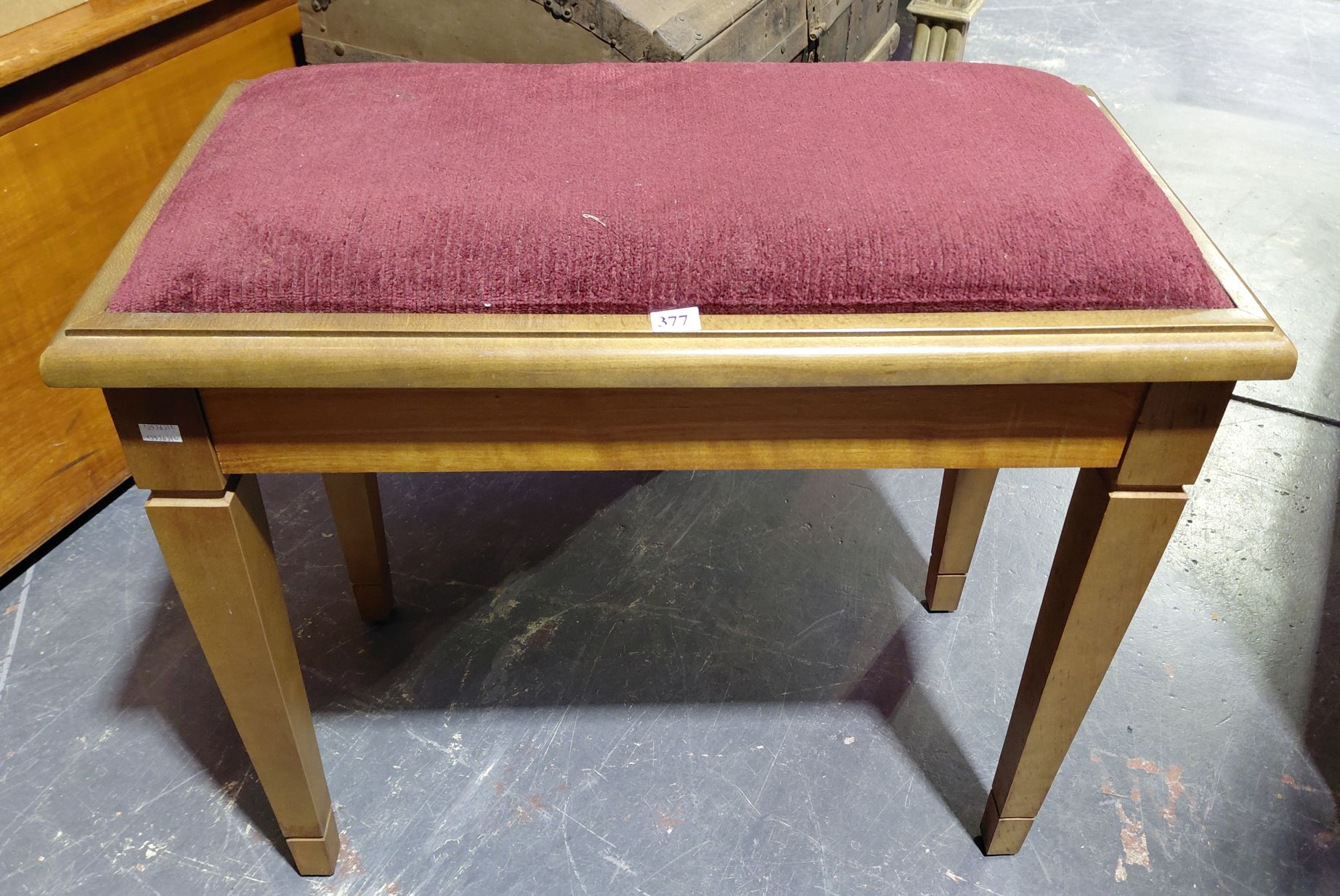 377 · PIANO SEAT