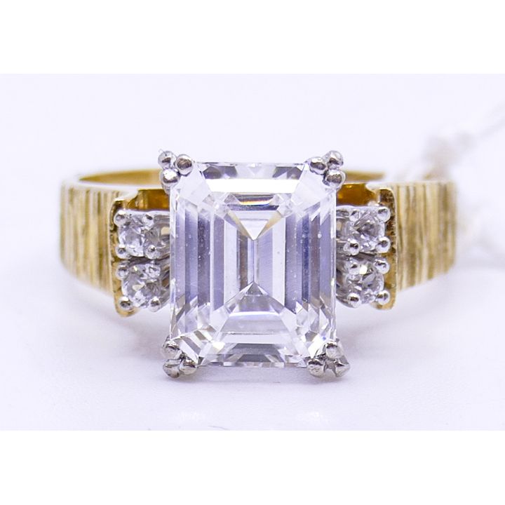 18k Faux Diamond Ring Size 7 - 7.3 Grams TW