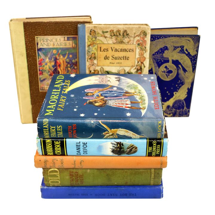 CHILDRENS BOOK  -  8 TITLES