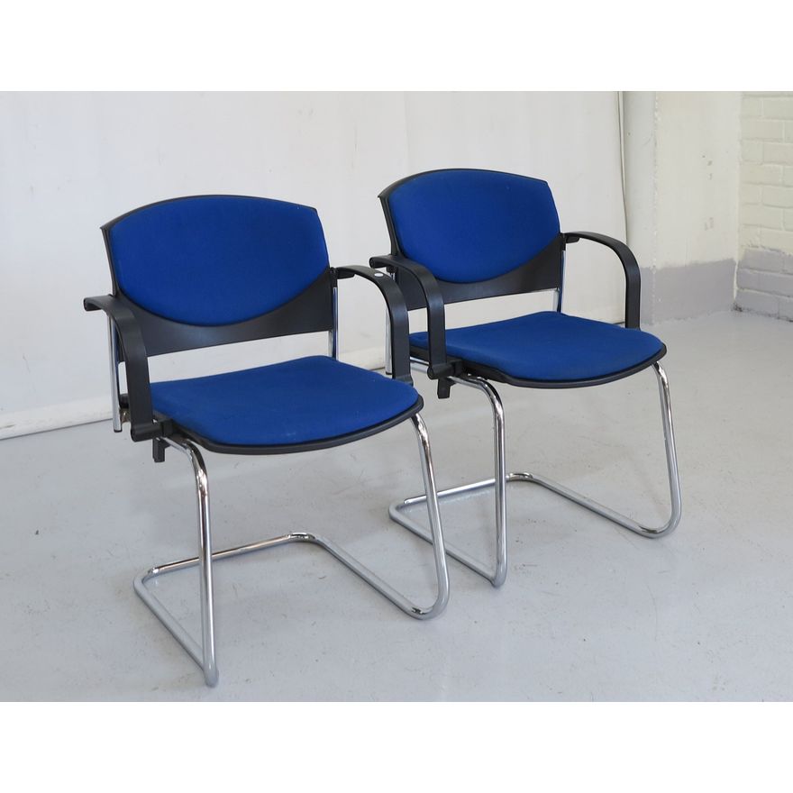 PAIR OF OFFICE CHAIRS