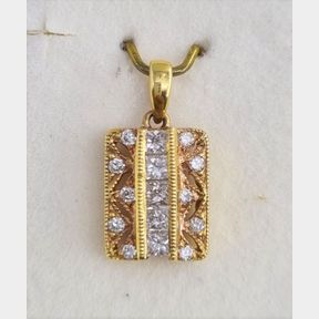 STUNNING 0.250CTS DIAMONDS COLOUR I/J CLAIRTY VS/SI SET IN 18CT RECTANGULAR YELLOW GOLD PENDANT - 51620/152
