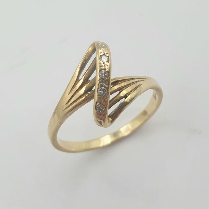 9ct Y/G Diamond Ring