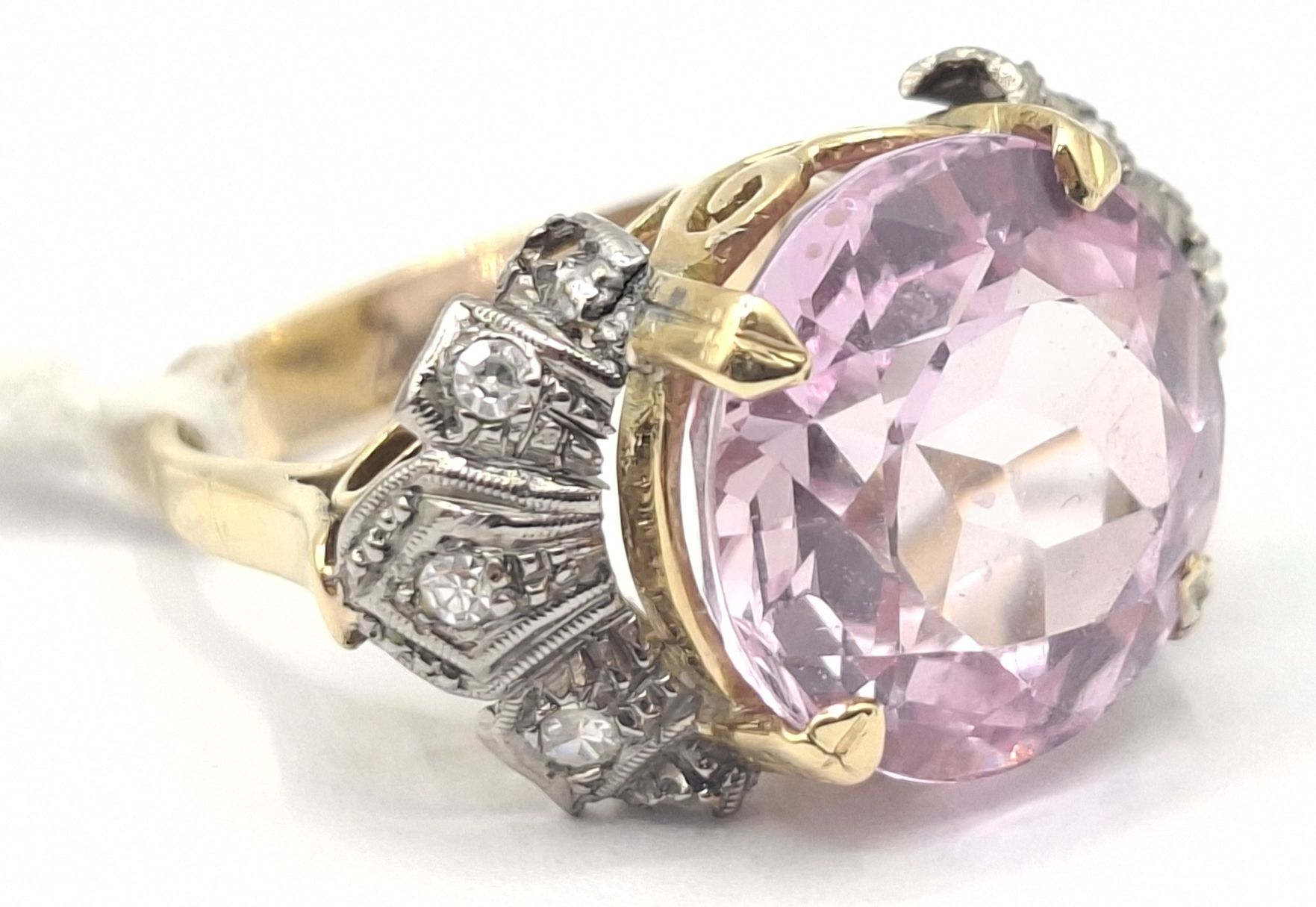 351 · 18CT PINK STONE DRESS RING
